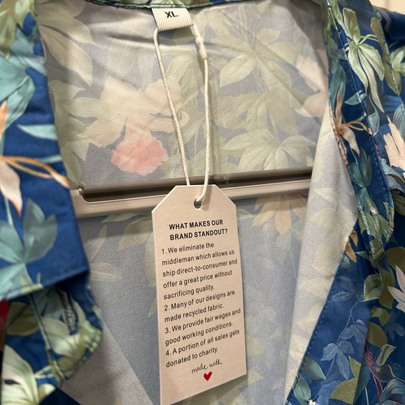 Brand-new floral button-down top - Picture 3 of 8